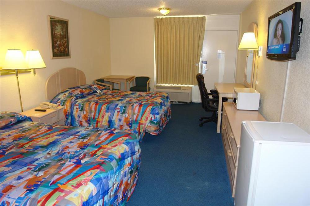 Sky Palace Inn & Suites By Jasper Beeville Room photo
